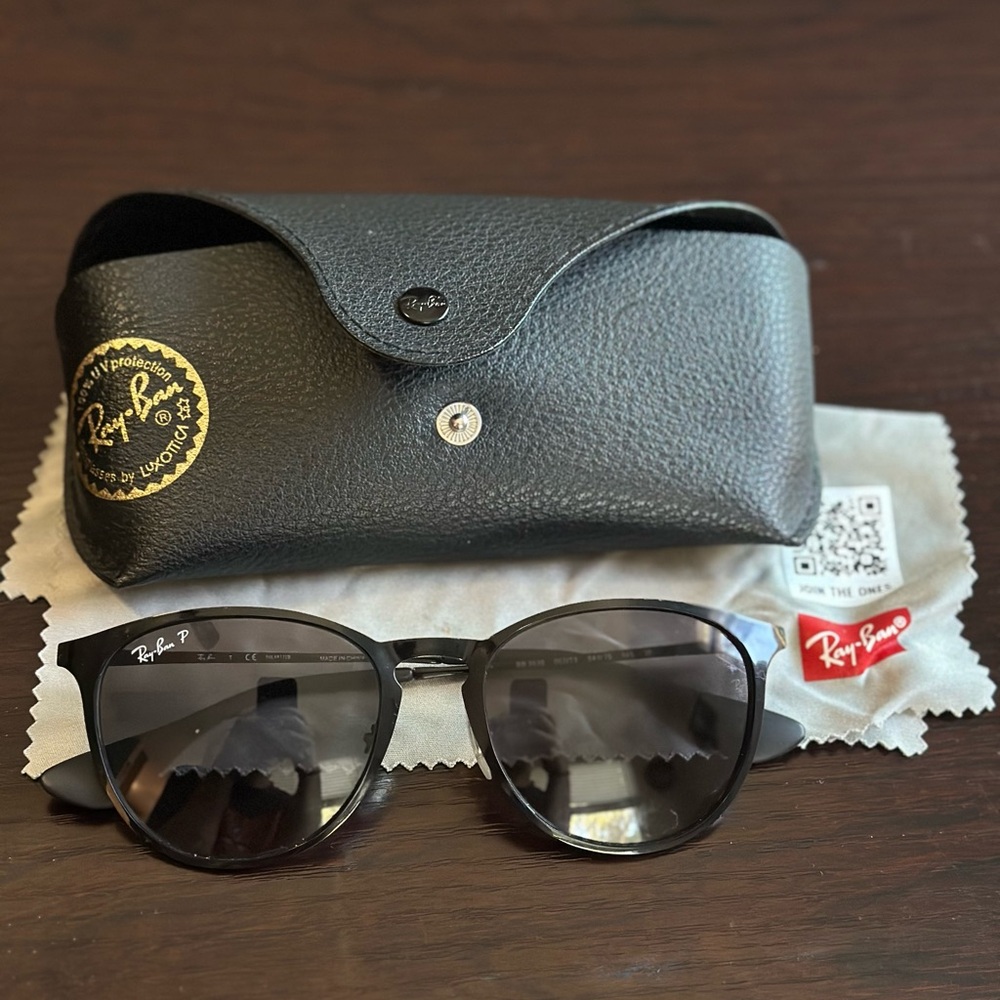 Ray-Ban Classic Black Sunglasses with Case